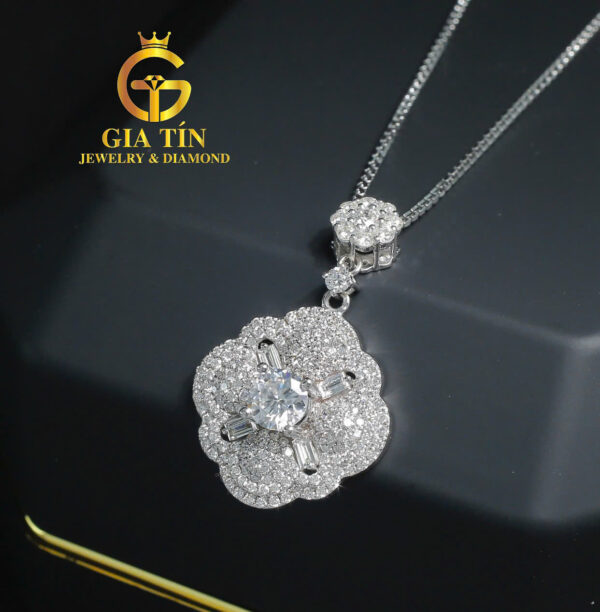 Mặt dây chuyền Opulent Flower