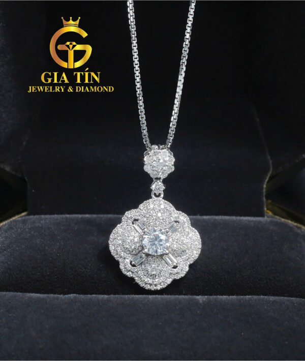 Mặt dây chuyền Opulent Flower