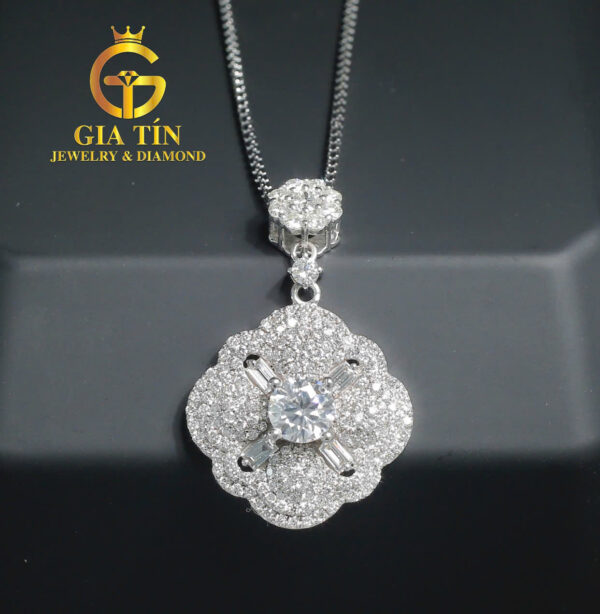 Mặt dây chuyền Opulent Flower