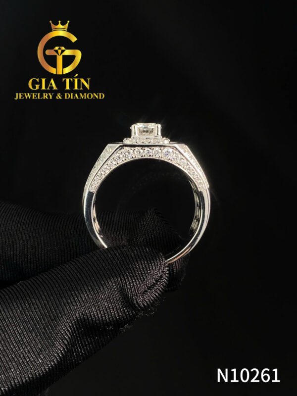 Nhẫn Regal Triumph