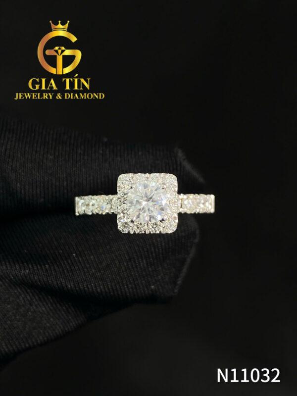 Ổ nhẫn Diamond Crown