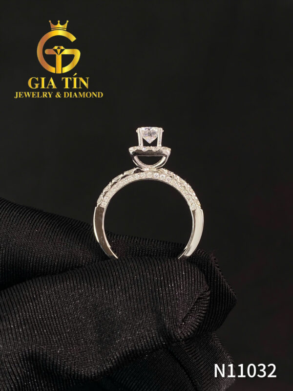 Ổ nhẫn Diamond Crown