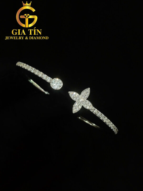 Vòng tay "𝑹𝒂𝒅𝒊𝒂𝒏𝒕 𝑩𝒍𝒐𝒔𝒔𝒐𝒎"