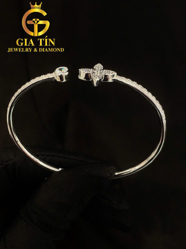 Vòng tay "𝑹𝒂𝒅𝒊𝒂𝒏𝒕 𝑩𝒍𝒐𝒔𝒔𝒐𝒎"