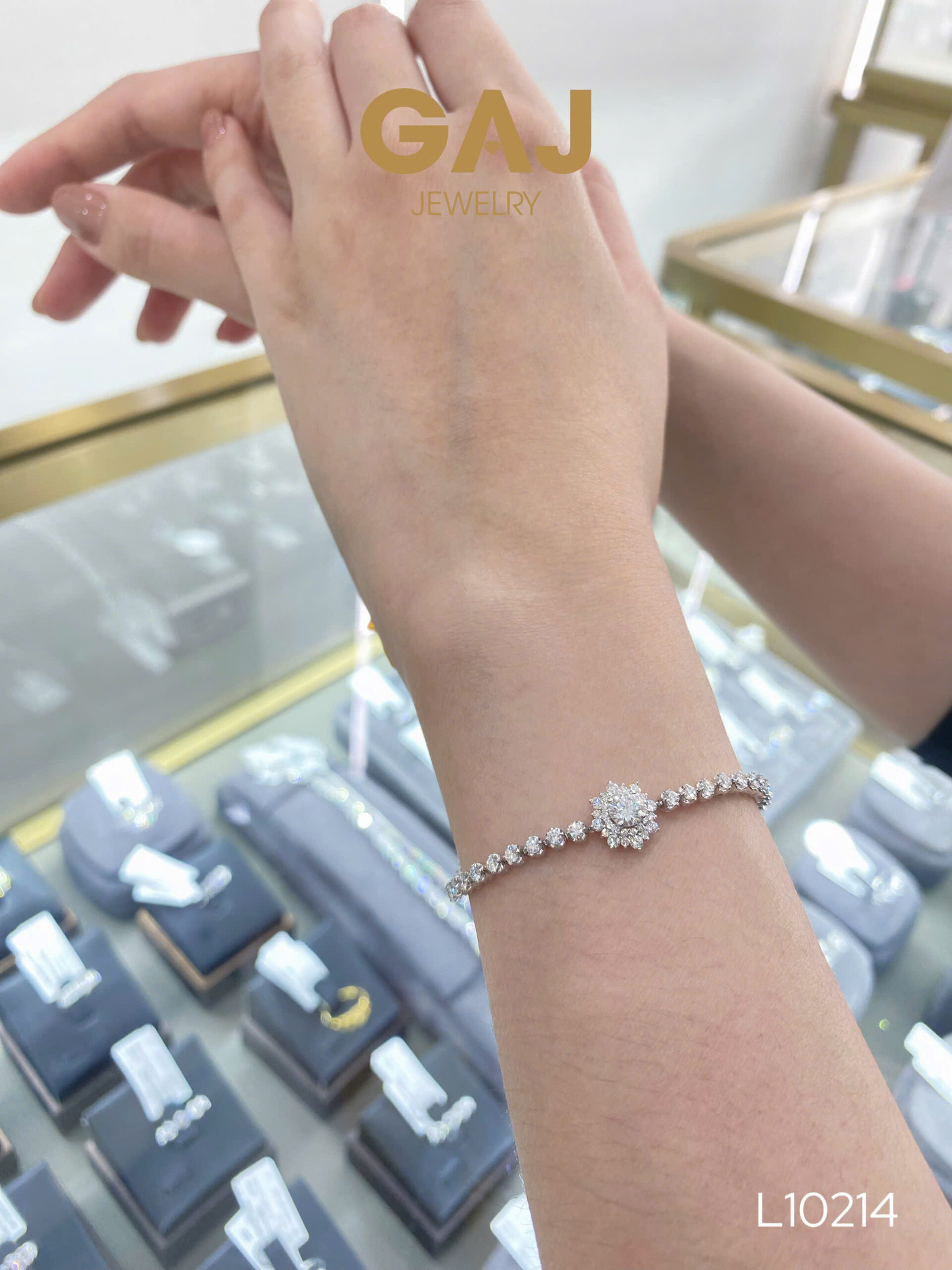 𝑳𝒂̆́𝒄 𝑻𝒂𝒚 𝑲𝒊𝒎 𝑪𝒖̛𝒐̛𝒏𝒈 “𝑩𝒍𝒐𝒐𝒎𝒊𝒏𝒈 𝑺𝒕𝒂𝒓” - Image 2