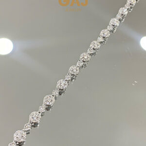 𝐋𝐚̆́𝐜 𝐓𝐚𝐲 𝐊𝐢𝐦 𝐂𝐮̛𝐨̛𝐧𝐠 𝐑𝐚𝐝𝐢𝐚𝐧𝐭 𝐆𝐫𝐚𝐜𝐞