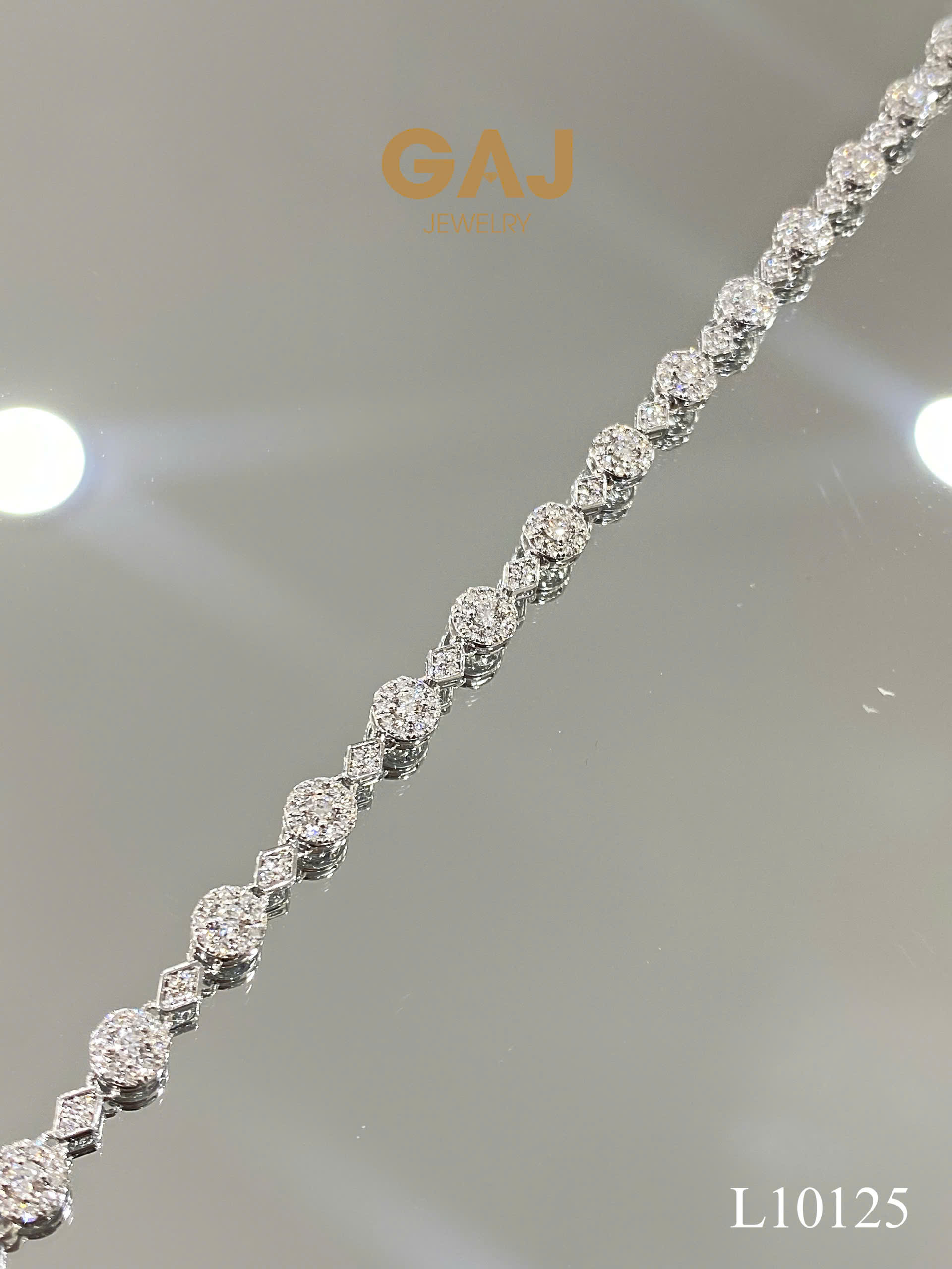 𝐋𝐚̆́𝐜 𝐓𝐚𝐲 𝐊𝐢𝐦 𝐂𝐮̛𝐨̛𝐧𝐠 𝐑𝐚𝐝𝐢𝐚𝐧𝐭 𝐆𝐫𝐚𝐜𝐞 - Image 1